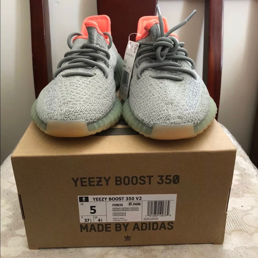 Yeezy 350V2 Desert Sage Size 5